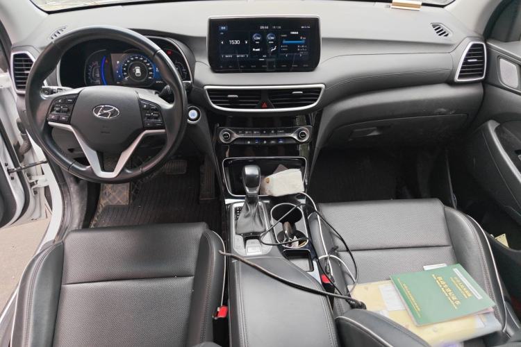 Used Hyundai Tucson 2020 280TGDi Two-Wheel-Drive GLS Fashion Edition China VI Standard Center Console