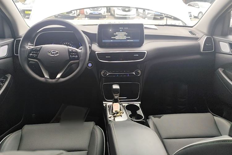 Used Hyundai Tucson 2020 280TGDi Two-Wheel-Drive GLS Fashion Edition China VI Standard Center Console