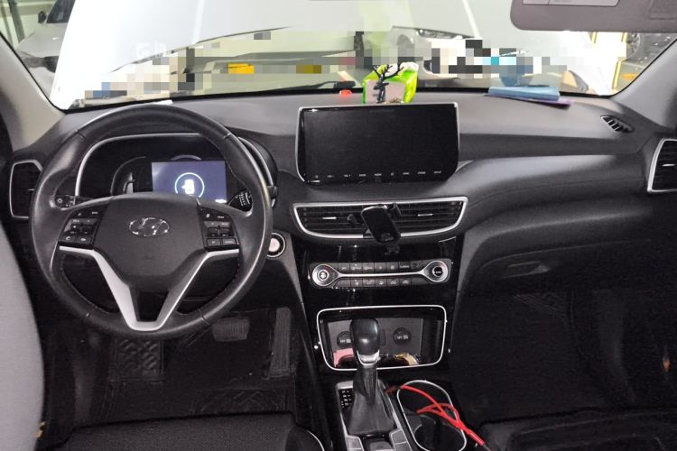 Used Hyundai Tucson 2020 280TGDi Two-Wheel-Drive GLS Fashion Edition China VI Standard Center Console