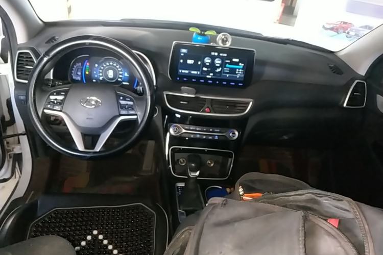 Used Hyundai Tucson 2020 280TGDi Two-Wheel-Drive GLS Fashion Edition China VI Standard Center Console