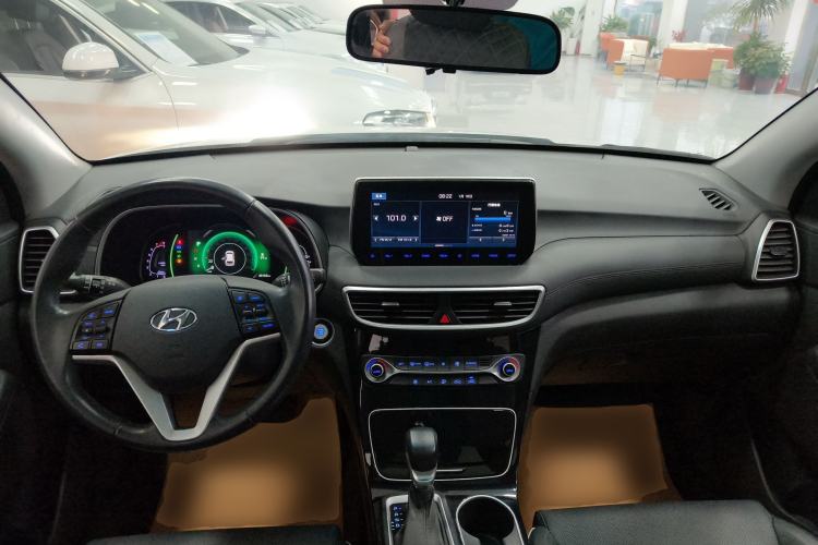 Used Hyundai Tucson 2020 280TGDi Two-Wheel-Drive GLS Fashion Edition China VI Standard Center Console