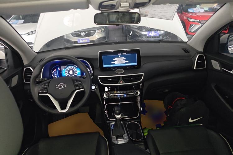 Used Hyundai Tucson 2020 280TGDi Two-Wheel-Drive GLS Fashion Edition China VI Standard Center Console