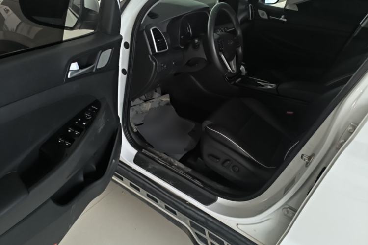 Used Hyundai Tucson 2020 280TGDi Two-Wheel-Drive GLS Fashion Edition China VI Standard Driver Seat