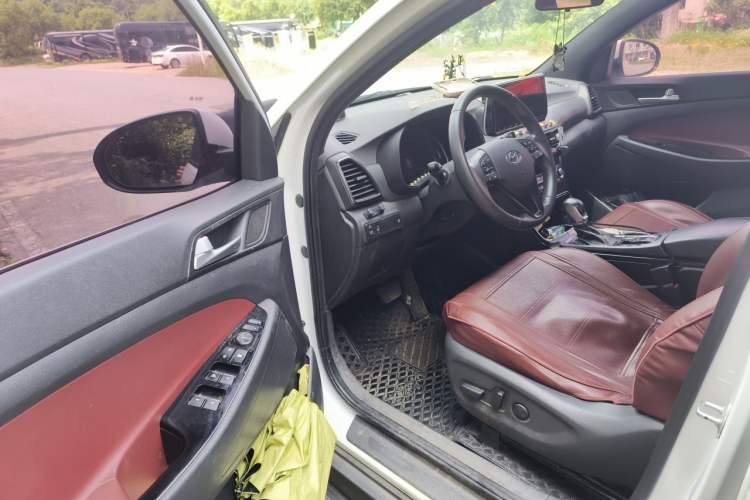 Used Hyundai Tucson 2020 280TGDi Two-Wheel-Drive GLS Fashion Edition China VI Standard Driver Seat
