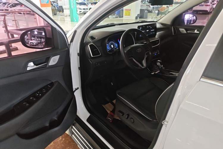Used Hyundai Tucson 2020 280TGDi Two-Wheel-Drive GLS Fashion Edition China VI Standard Driver Seat