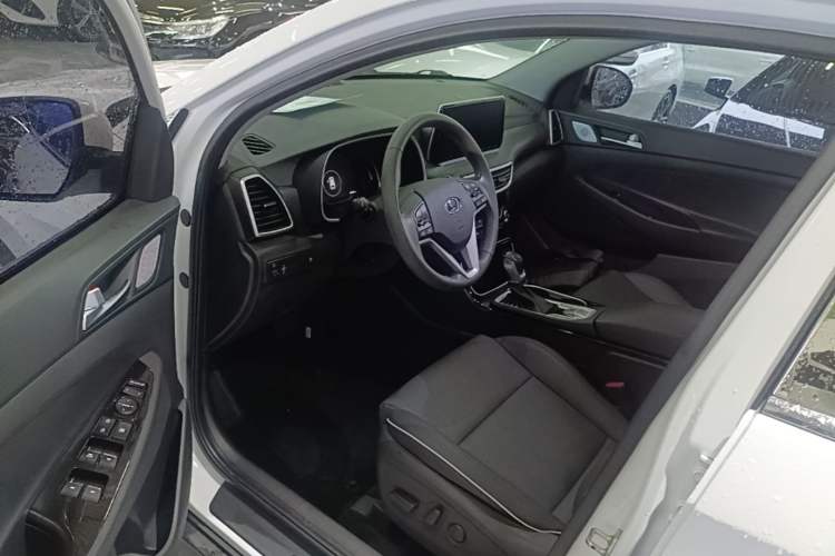 Used Hyundai Tucson 2020 280TGDi Two-Wheel-Drive GLS Fashion Edition China VI Standard Driver Seat