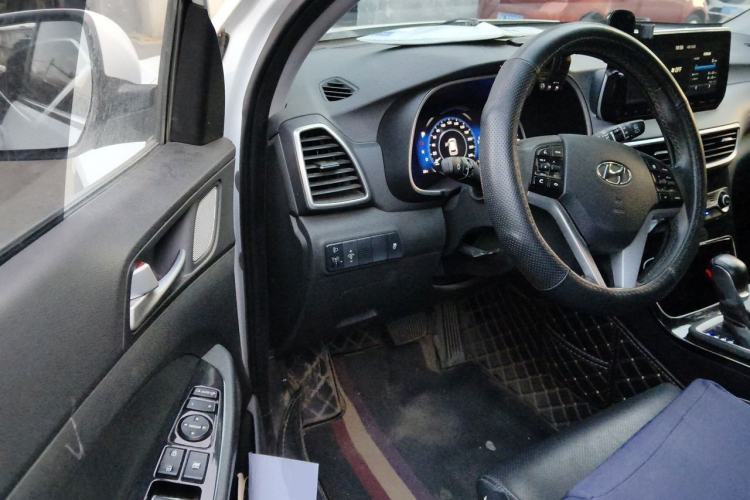 Used Hyundai Tucson 2020 280TGDi Dual-Clutch Two-Wheel Drive Fashion Edition China V Standard Driver Seat