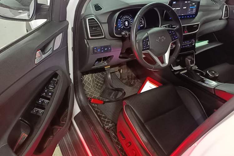 Used Hyundai Tucson 2020 280TGDi Two-Wheel-Drive GLS Fashion Edition China VI Standard Driver Seat