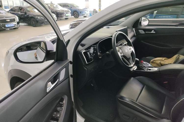 Used Hyundai Tucson 2020 280TGDi Two-Wheel-Drive GLS Fashion Edition China VI Standard Driver Seat