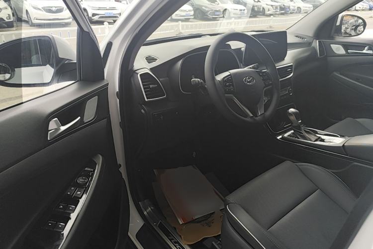 Used Hyundai Tucson 2020 280TGDi Two-Wheel-Drive GLS Fashion Edition China VI Standard Driver Seat