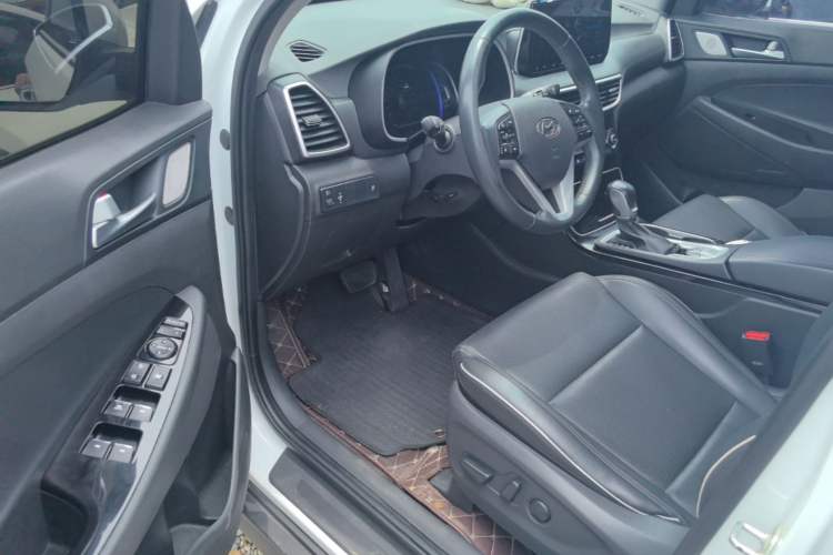 Used Hyundai Tucson 2020 280TGDi Two-Wheel-Drive GLS Fashion Edition China VI Standard Driver Seat