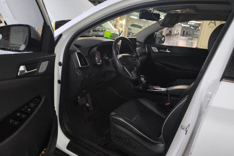 Used Hyundai Tucson 2020 280TGDi Two-Wheel-Drive GLS Fashion Edition China VI Standard Driver Seat
