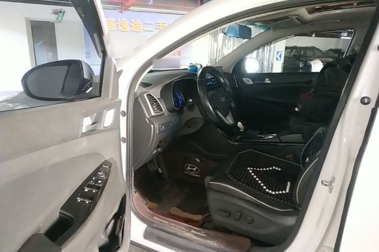 Used Hyundai Tucson 2020 280TGDi Two-Wheel-Drive GLS Fashion Edition China VI Standard Driver Seat