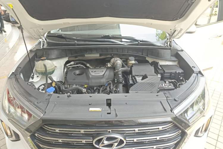 Used Hyundai Tucson 2020 280TGDi Two-Wheel-Drive GLS Fashion Edition China VI Standard Engine Bay