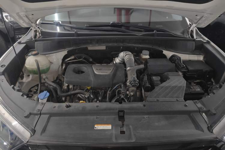 Used Hyundai Tucson 2020 280TGDi Two-Wheel-Drive GLS Fashion Edition China VI Standard Engine Bay