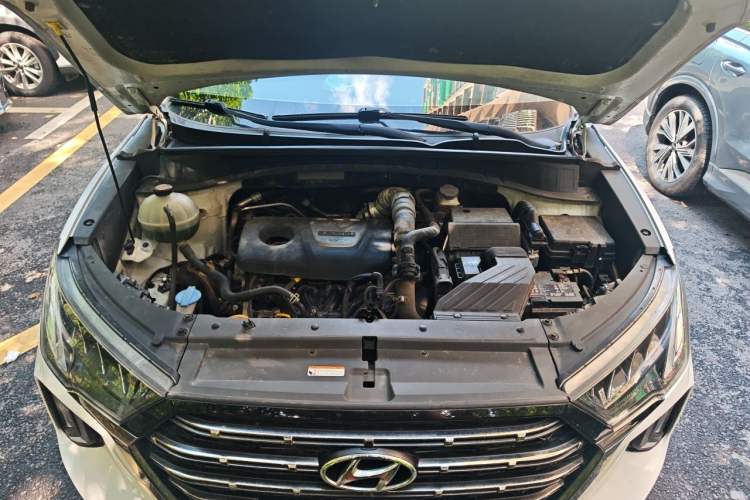 Used Hyundai Tucson 2020 280TGDi Two-Wheel-Drive GLS Fashion Edition China VI Standard Engine Bay