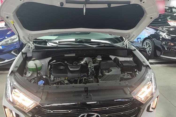 Used Hyundai Tucson 2020 280TGDi Two-Wheel-Drive GLS Smart Connectivity Version China VI Standard Engine Bay