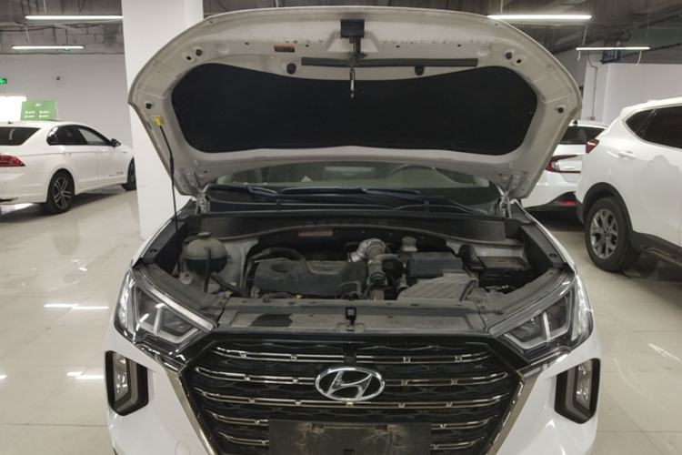 Used Hyundai Tucson 2020 280TGDi Two-Wheel-Drive GLS Smart Connectivity Version China VI Standard Engine Bay