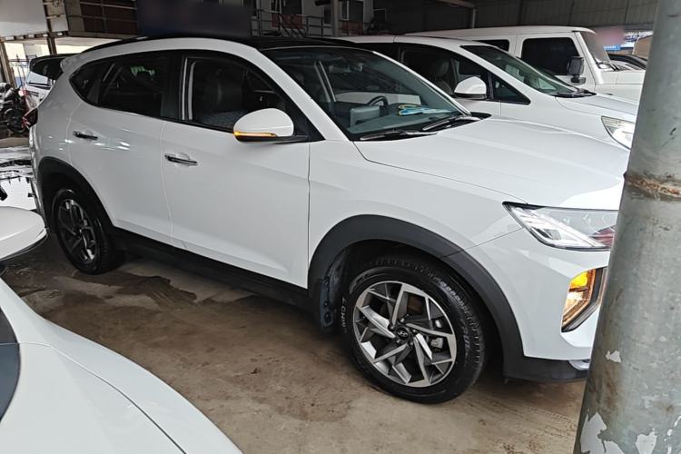 Used Hyundai Tucson 2020 280TGDi Two-Wheel-Drive GLS Fashion Edition China VI Standard Front Right 45 Deg