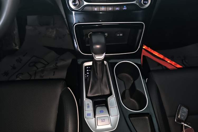 Used Hyundai Tucson 2020 280TGDi Two-Wheel-Drive GLS Fashion Edition China VI Standard Gear Lever