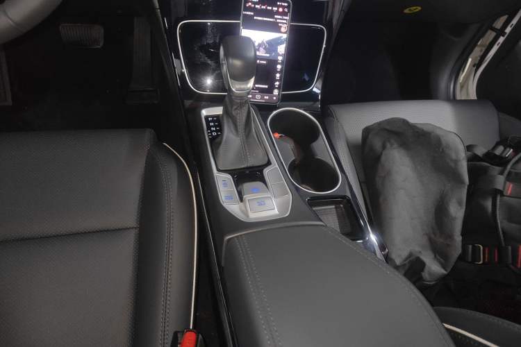 Used Hyundai Tucson 2020 280TGDi Two-Wheel-Drive GLS Fashion Edition China VI Standard Gear Lever