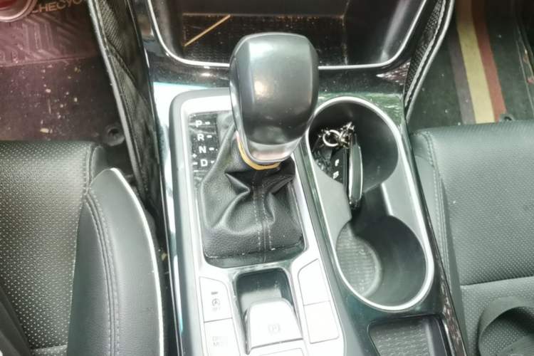 Used Hyundai Tucson 2020 280TGDi Two-Wheel-Drive GLS Fashion Edition China VI Standard Gear Lever