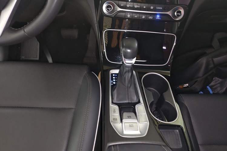 Used Hyundai Tucson 2020 280TGDi Two-Wheel-Drive GLS Fashion Edition China VI Standard Gear Lever