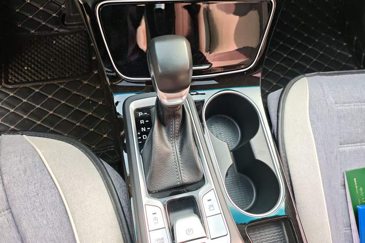 Used Hyundai Tucson 2020 280TGDi Two-Wheel-Drive GLS Smart Connectivity Version China VI Standard Gear Lever