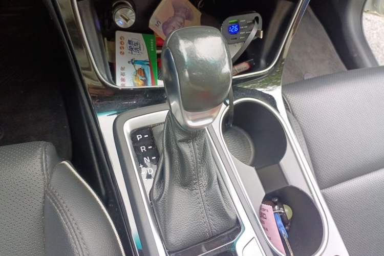 Used Hyundai Tucson 2020 280TGDi Two-Wheel-Drive GLS Fashion Edition China VI Standard Gear Lever