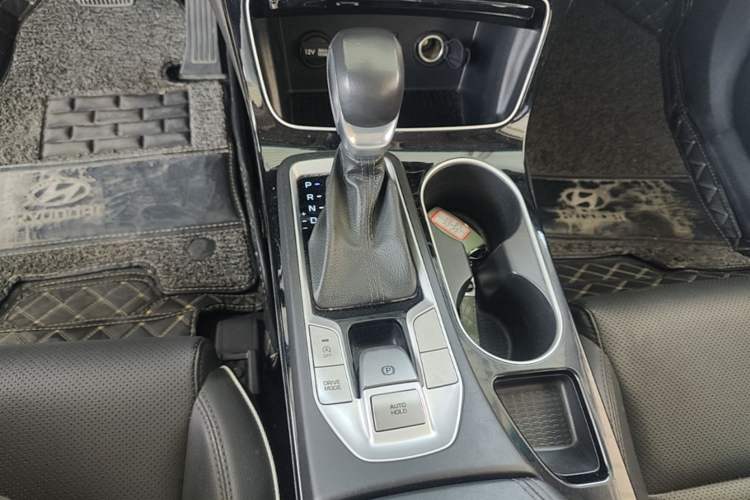 Used Hyundai Tucson 2020 280TGDi Two-Wheel-Drive GLS Fashion Edition China VI Standard Gear Lever