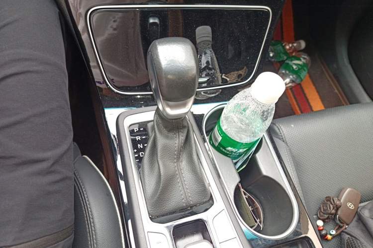 Used Hyundai Tucson 2020 280TGDi Two-Wheel-Drive GLS Fashion Edition China VI Standard Gear Lever