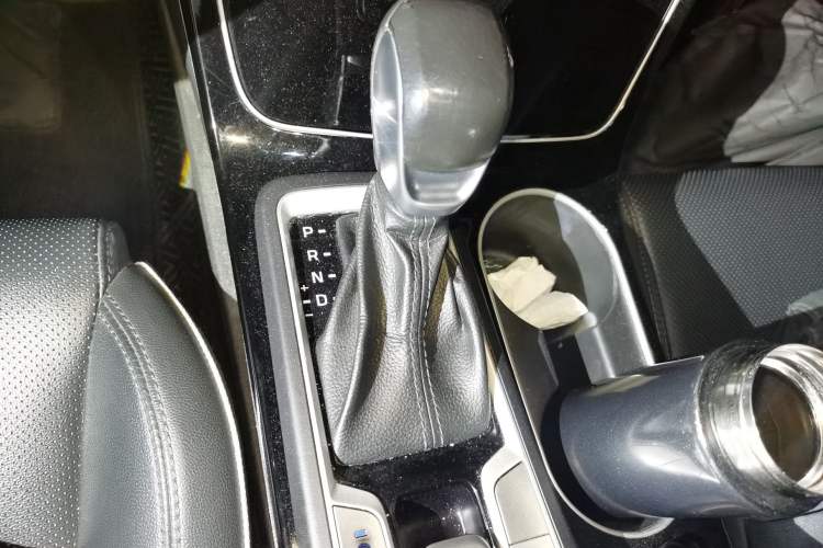 Used Hyundai Tucson 2020 280TGDi Two-Wheel-Drive GLS Fashion Edition China VI Standard Gear Lever