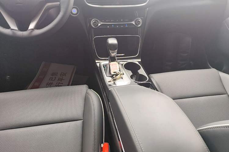 Used Hyundai Tucson 2020 280TGDi Two-Wheel-Drive GLS Fashion Edition China VI Standard Gear Lever