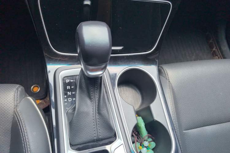 Used Hyundai Tucson 2020 280TGDi Two-Wheel-Drive GLS Fashion Edition China VI Standard Gear Lever