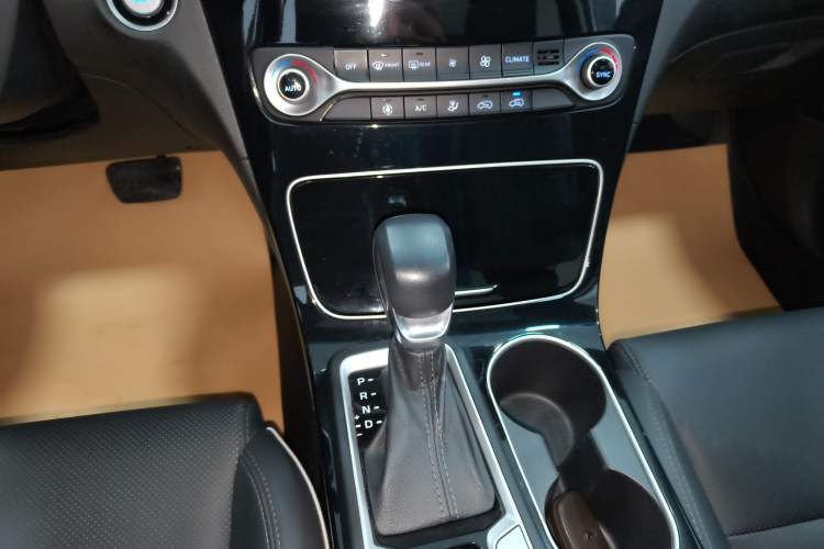 Used Hyundai Tucson 2020 280TGDi Two-Wheel-Drive GLS Fashion Edition China VI Standard Gear Lever