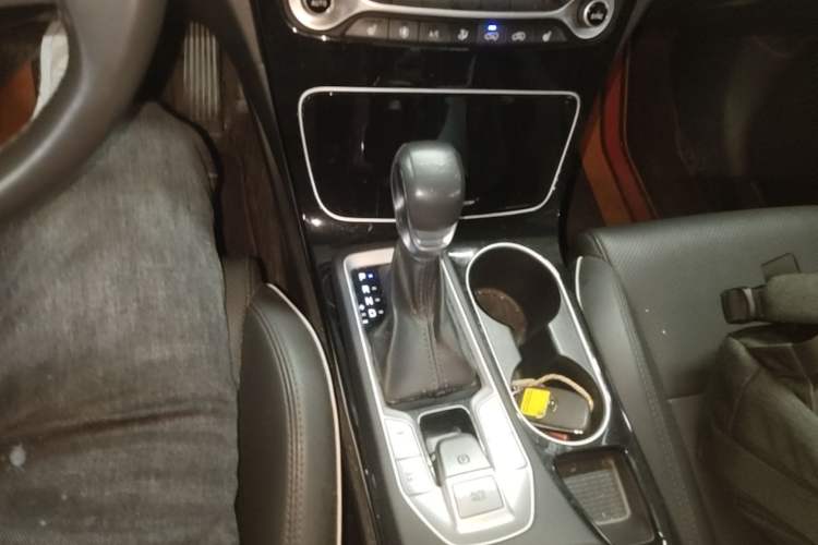 Used Hyundai Tucson 2020 280TGDi Two-Wheel-Drive GLS Smart Connectivity Version China VI Standard Gear Lever