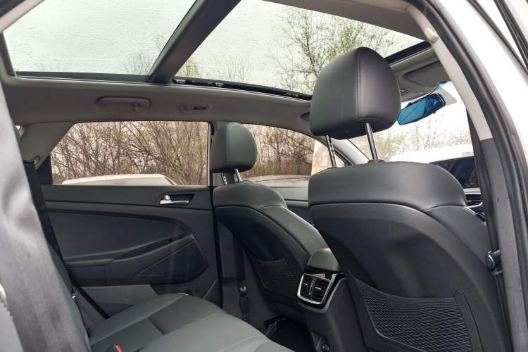 Used Hyundai Tucson 2020 280TGDi Two-Wheel-Drive GLS Fashion Edition China VI Standard Headliner