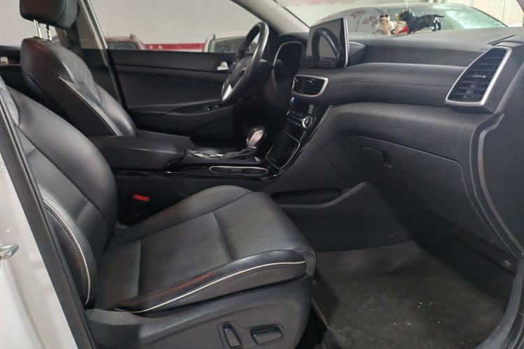 Used Hyundai Tucson 2020 280TGDi Two-Wheel-Drive GLS Smart Connectivity Version China VI Standard Interior 1