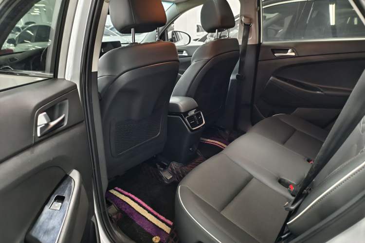 Used Hyundai Tucson 2020 280TGDi Two-Wheel-Drive GLS Smart Connectivity Version China VI Standard Interior 1