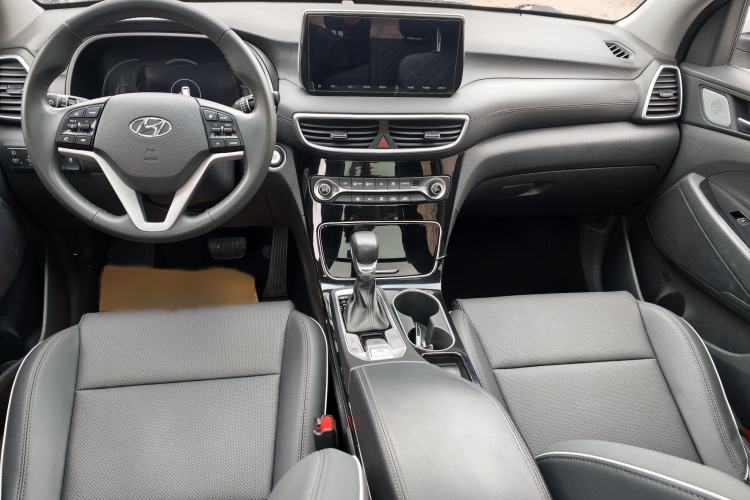 Used Hyundai Tucson 2020 280TGDi Two-Wheel-Drive GLS Fashion Edition China VI Standard Interior 1