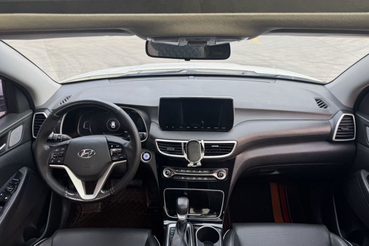 Used Hyundai Tucson 2020 280TGDi Two-Wheel-Drive GLS Fashion Edition China VI Standard Interior 1