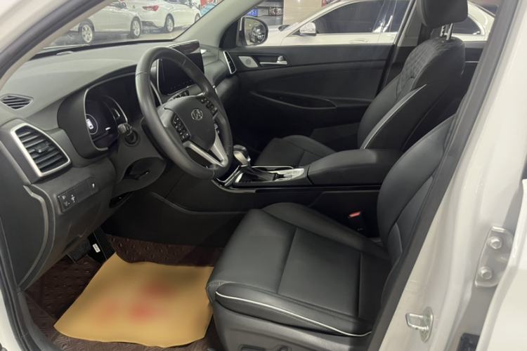 Used Hyundai Tucson 2020 280TGDi Two-Wheel-Drive GLS Smart Connectivity Version China VI Standard Interior 2