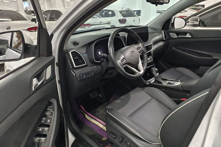 Used Hyundai Tucson 2020 280TGDi Two-Wheel-Drive GLS Smart Connectivity Version China VI Standard Interior 2