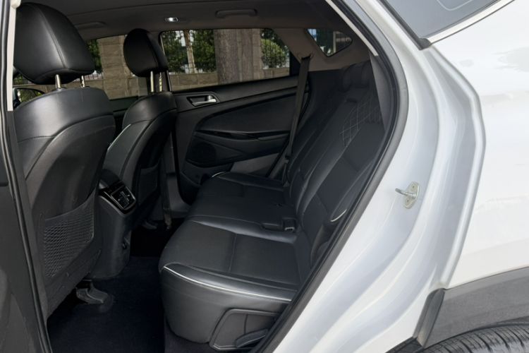 Used Hyundai Tucson 2020 280TGDi Two-Wheel-Drive GLS Fashion Edition China VI Standard Interior 2
