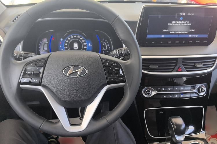 Used Hyundai Tucson 2020 280TGDi Two-Wheel-Drive GLS Fashion Edition China VI Standard Interior 2