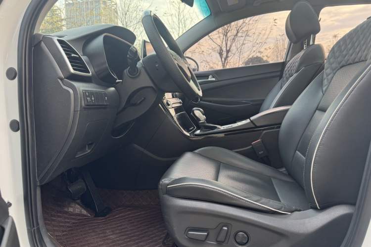Used Hyundai Tucson 2020 280TGDi Two-Wheel-Drive GLS Fashion Edition China VI Standard Interior 2