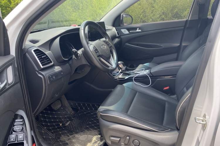 Used Hyundai Tucson 2020 280TGDi Two-Wheel-Drive GL Comfort Edition China VI Standard Interior 2