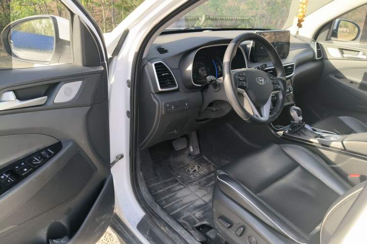 Used Hyundai Tucson 2020 280TGDi Two-Wheel-Drive GLS Fashion Edition China VI Standard Interior 3