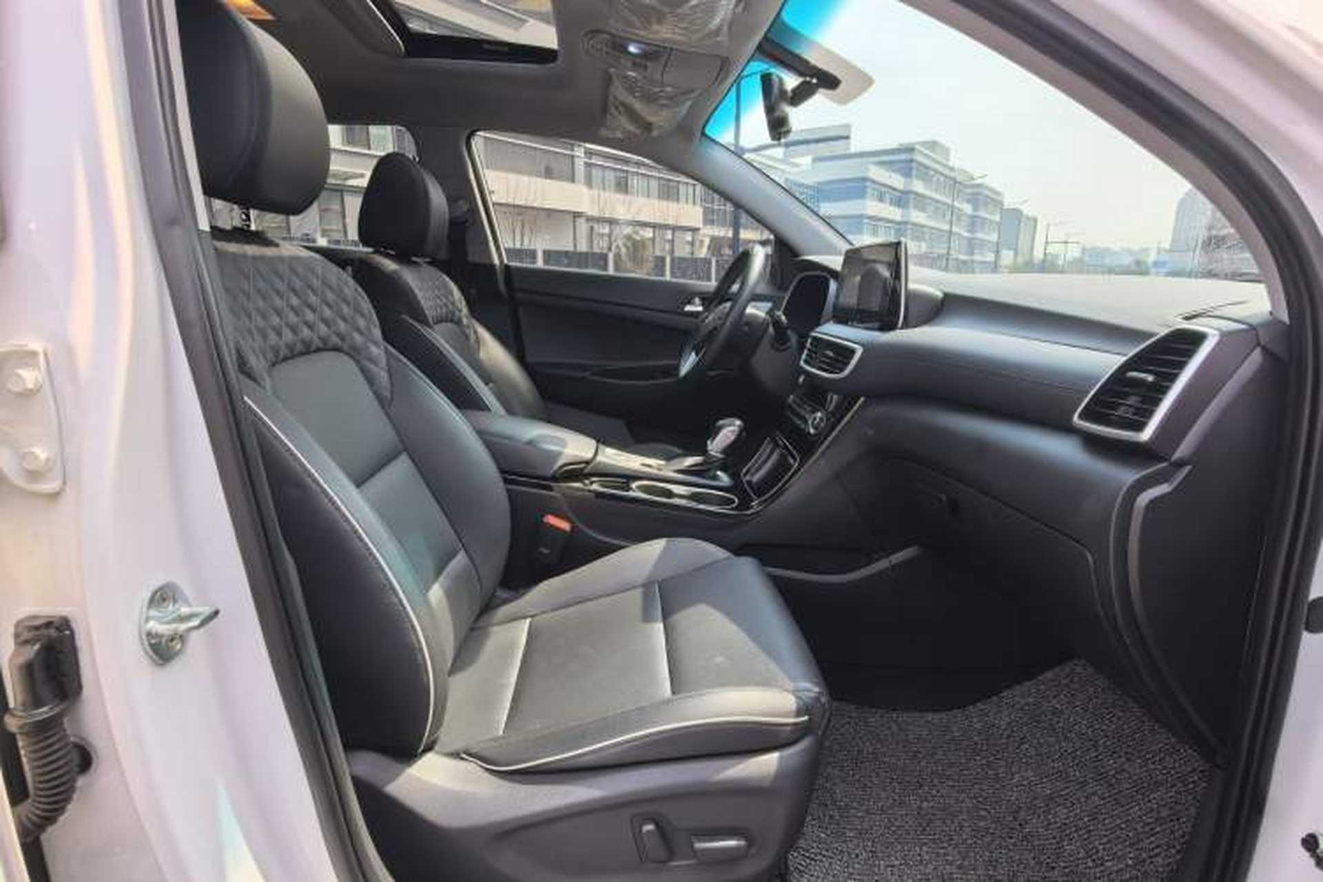 Used Hyundai Tucson 2020 280TGDi Two-Wheel-Drive GLS Smart Connectivity Version China VI Standard Interior 3