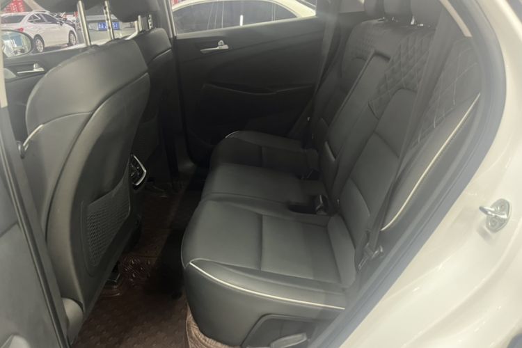 Used Hyundai Tucson 2020 280TGDi Two-Wheel-Drive GLS Smart Connectivity Version China VI Standard Interior 3